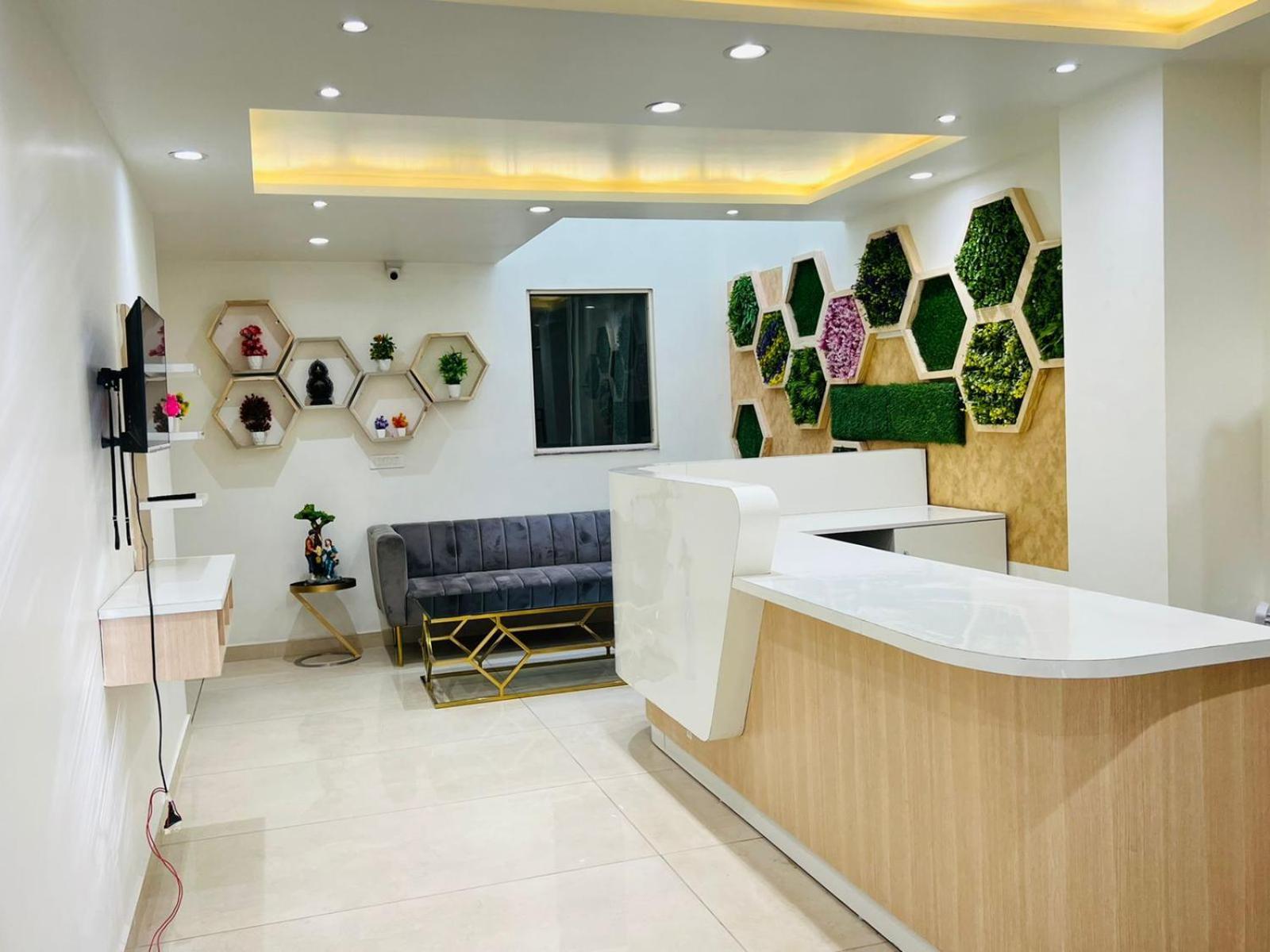 Hotel Skylark & Banquet Palwal Exterior foto