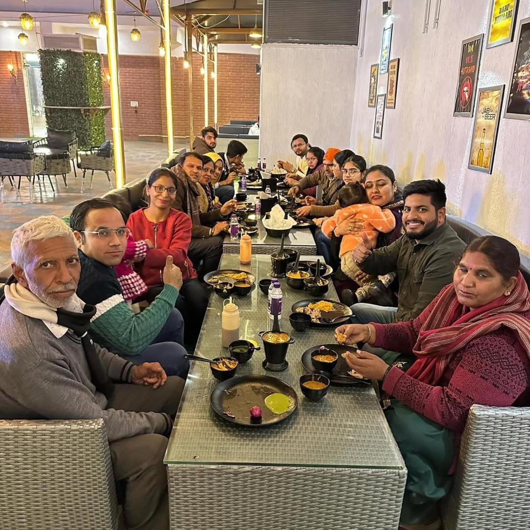 Hotel Skylark & Banquet Palwal Exterior foto